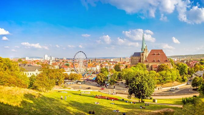 Urlaub Deutschland Reisen - Erfurt, Ausblick über die Stadt © Adobe Stock