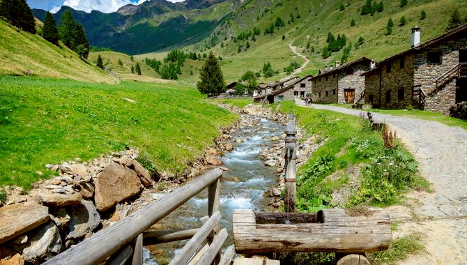 Urlaub Italien, Schweiz Reisen - Das Tal der Sonne mit Erlebnisfahrt Berninabahn